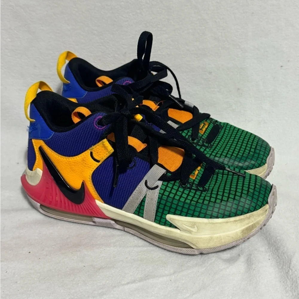 Nike LEBRON WITNESS 7 Shoes Size 4.5Y